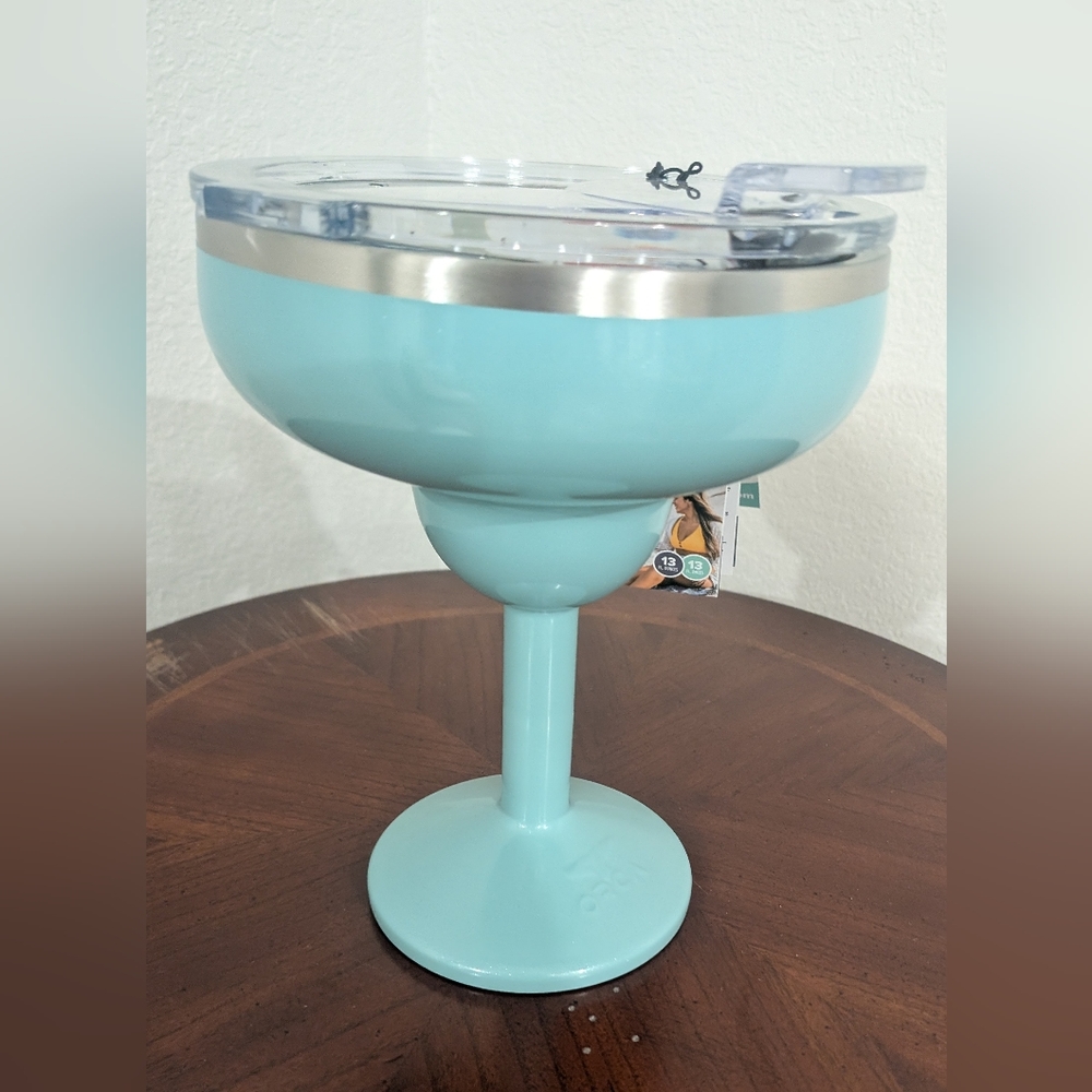 NWT Orca Insulated Margarita Glass in Seafoam